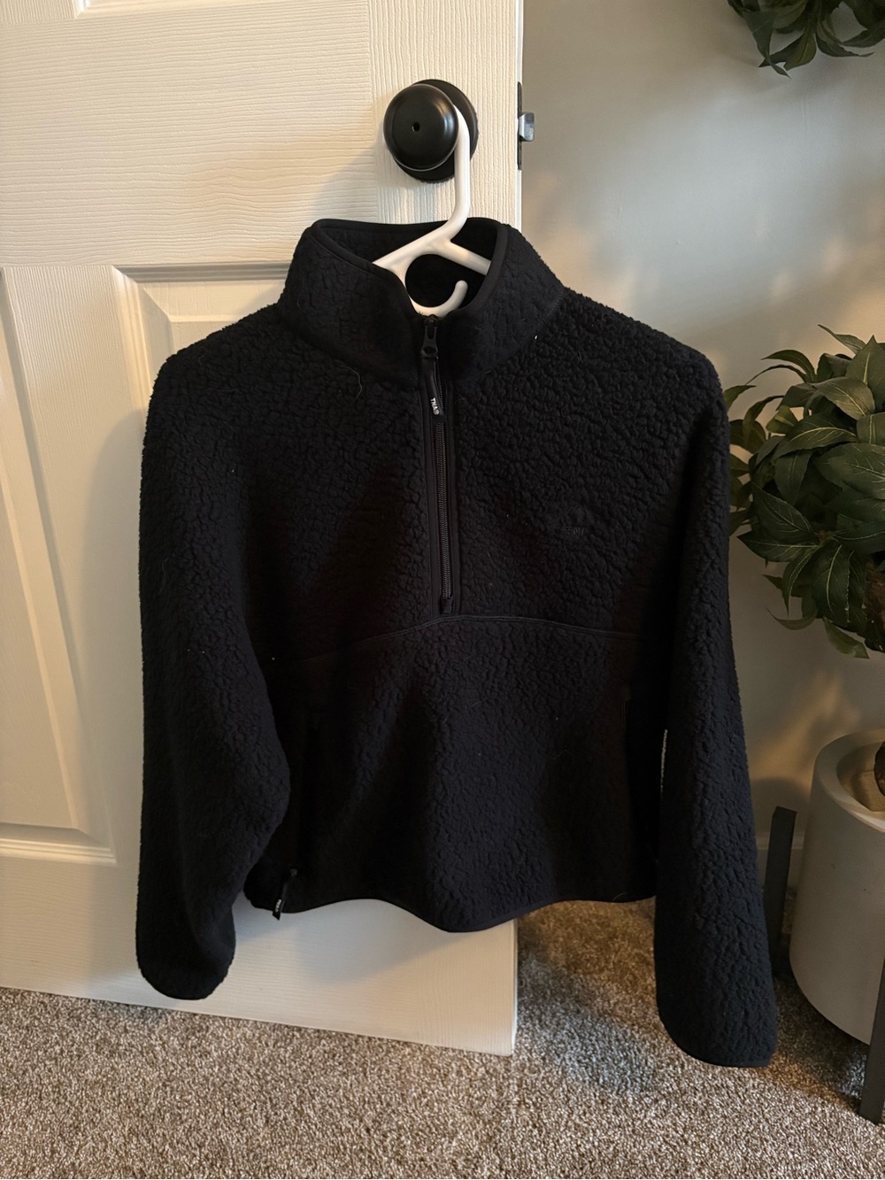 Aritzia TNA Black Sherpa Half-Zip Pullover excellent condition